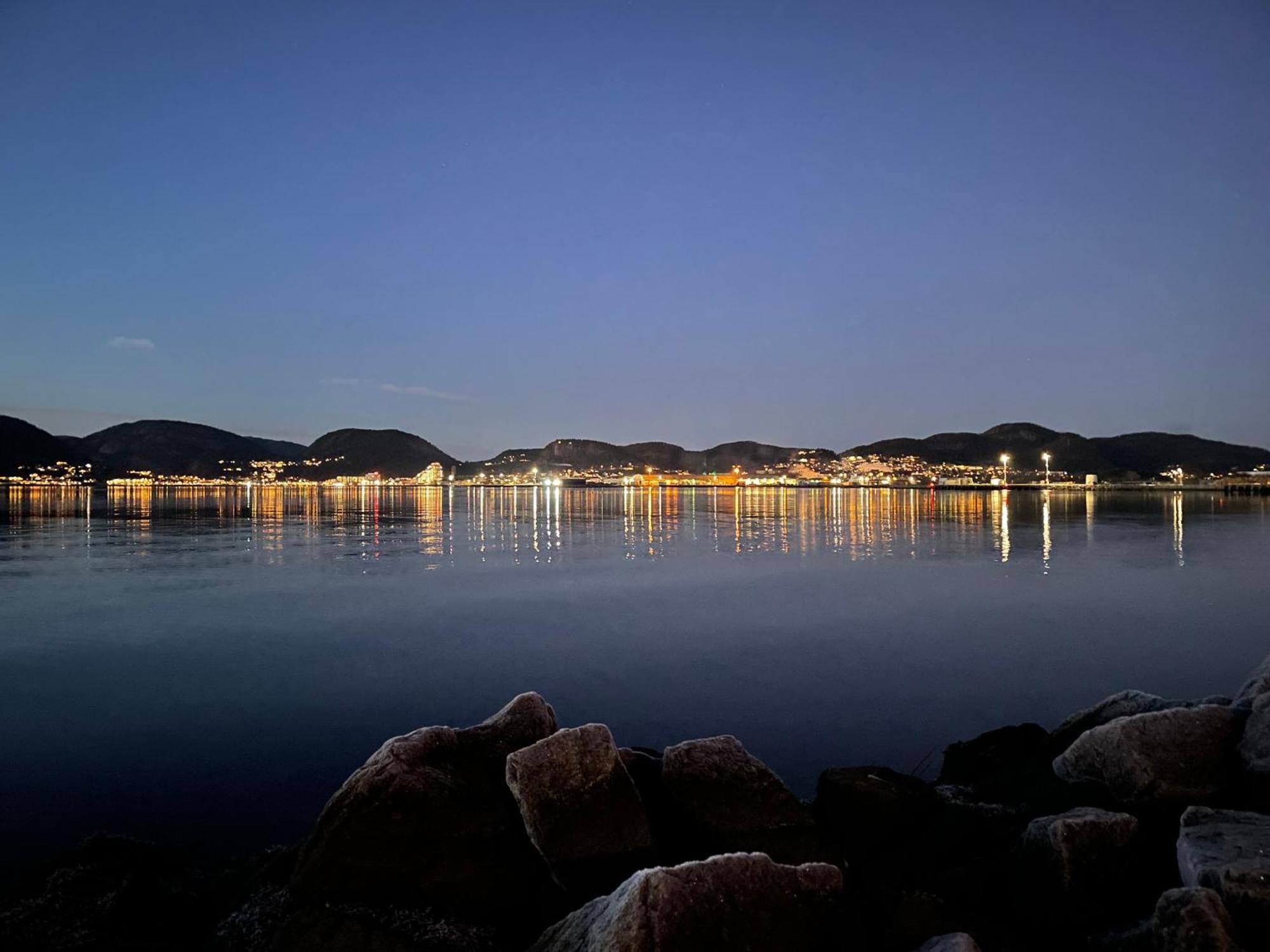Appartamento Stille Og Landlig, Men Sentrumsnaer Leilighet Namsos Esterno foto