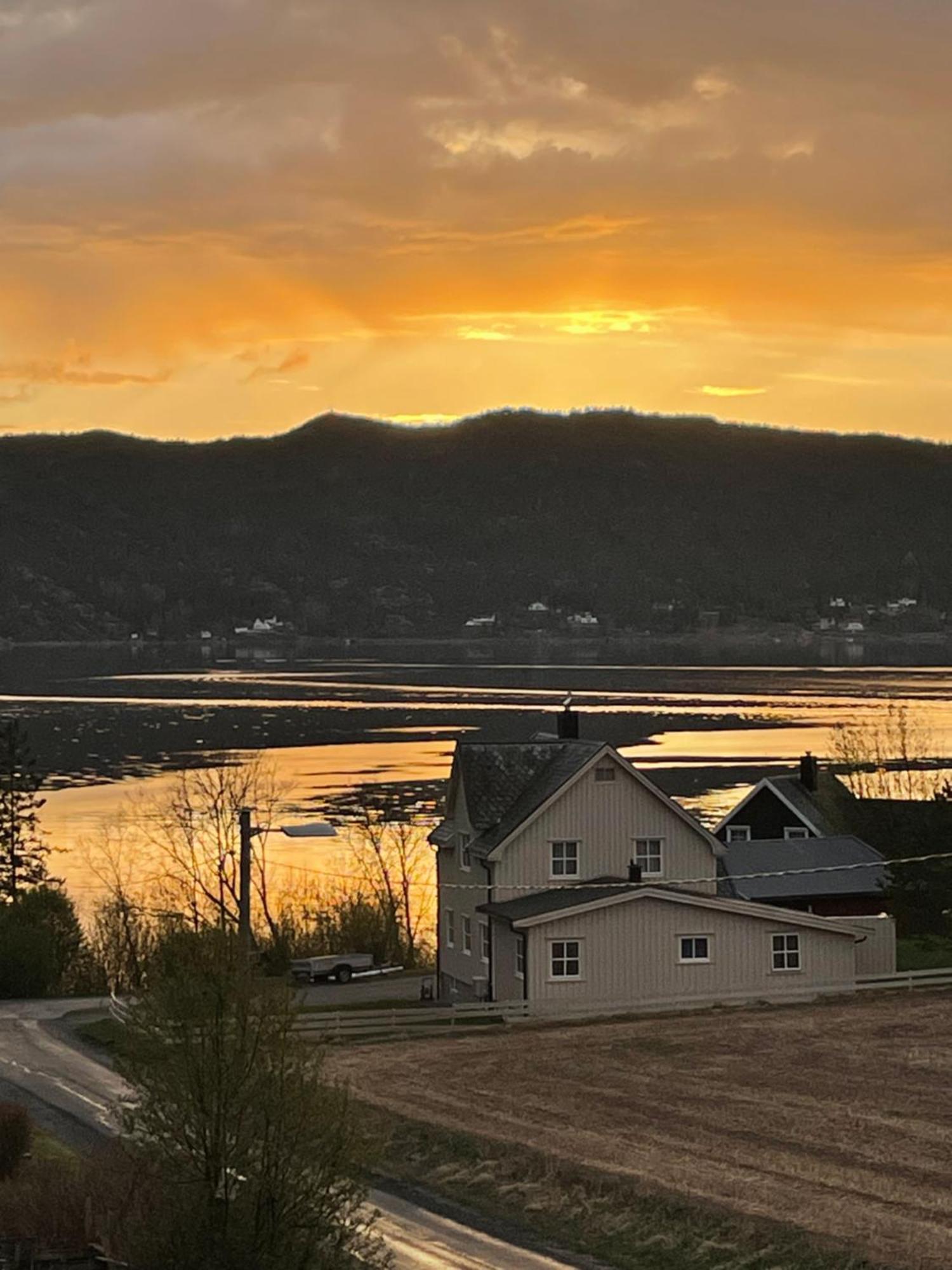 Appartamento Stille Og Landlig, Men Sentrumsnaer Leilighet Namsos Esterno foto